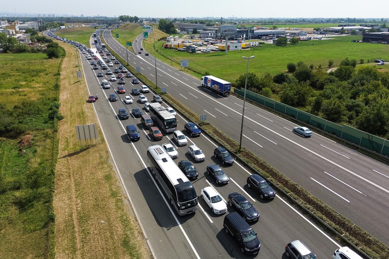 Zagreb: Snimke iz zraka kilometarskih kolona na A1