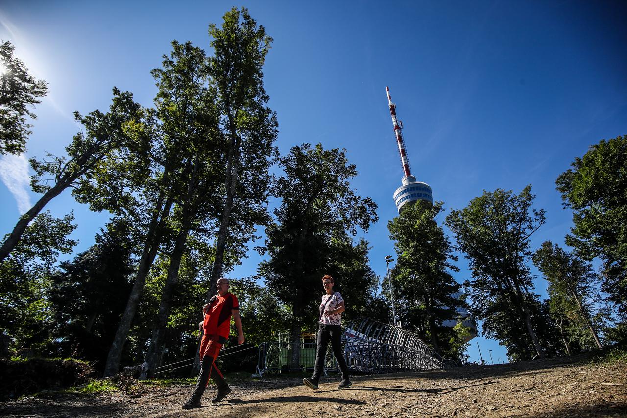 Zagreb: Izletnici iskoristili lijepo vrijeme za boravak na Zagrebačkoj gori