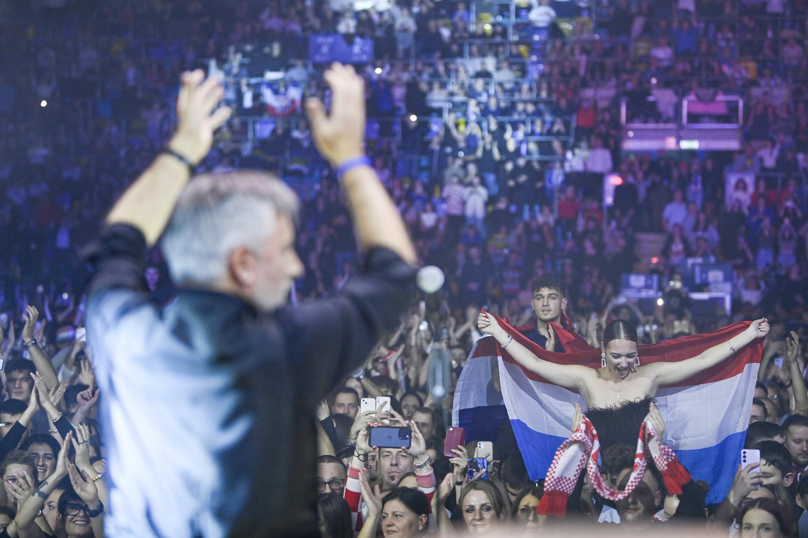 09.12.2023., Frankfurt - Hrvatska Noc , spektakularan koncert u Frankfurtu , 10 izvođača,10 sati glazbenog programa za 13 000 posjetitelja.  Najvece je okupljanje Hrvata i njihovih prijatelja u iseljenistvu . Dogadjaj na koji se ceka cijelu godinu. Na koncertu u Frankfurtu  veceras nastupaju najvece hrvatske glazbene zvijezde:  Petar Grašo, Prljavo kazaliste, Jole, Jelena Rozga, Mate Bulic, Zlatko Pejaković, Crvena jabuka, Miroslav Škoro, Mladen Grdovic, Sinisa Vuco. Tisuce Hrvata i njihovih gostiju  koji u Frankfurt dolaze iz Novog Zelanda , SAD , Europe i cijelog svijeta . Miroslav Škoro pjevao za sve poginule Hrvatske branitelje i Hrvatske generale, za Hrvatskoga covjeka koji nikada nije mrzio tudje samo je volio svoje. Photo: Igor Soban/PIXSELL