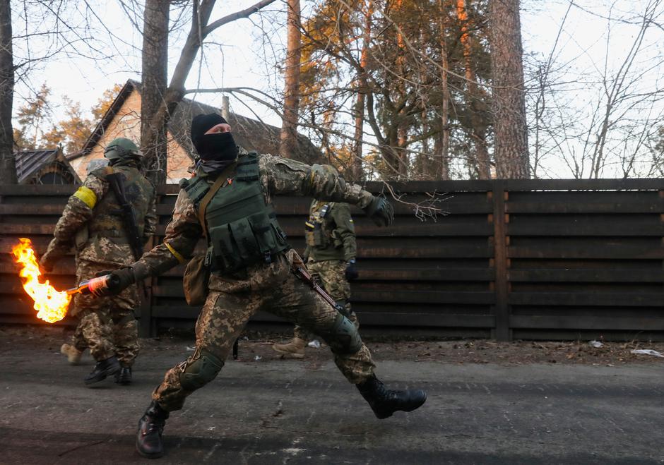 Napadi molotovljevim koktelima na ruske agresore događaju se diljem Ukrajine