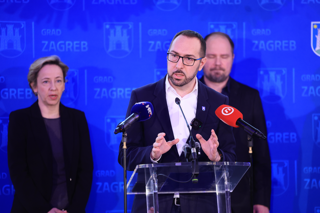 Zagreb: Tomašević održao konferenciju o spornom dočeku brončanih rukometaša na Trgu