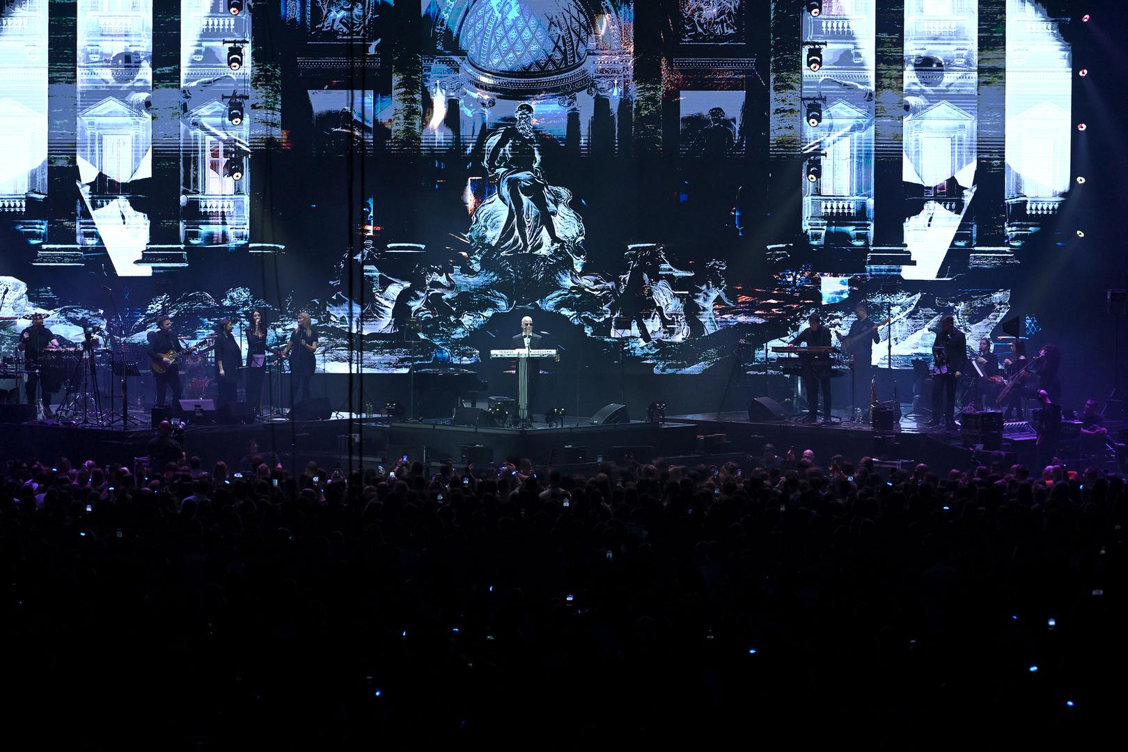 Dio koncerta Saša je posvetio glazbenim velikanima - Oliveru Dragojeviću, Kemalu Montenu, Halidu Bešliću i Akiju Rahimovskom, što je publika dočekala s posebnim oduševljenjem. 