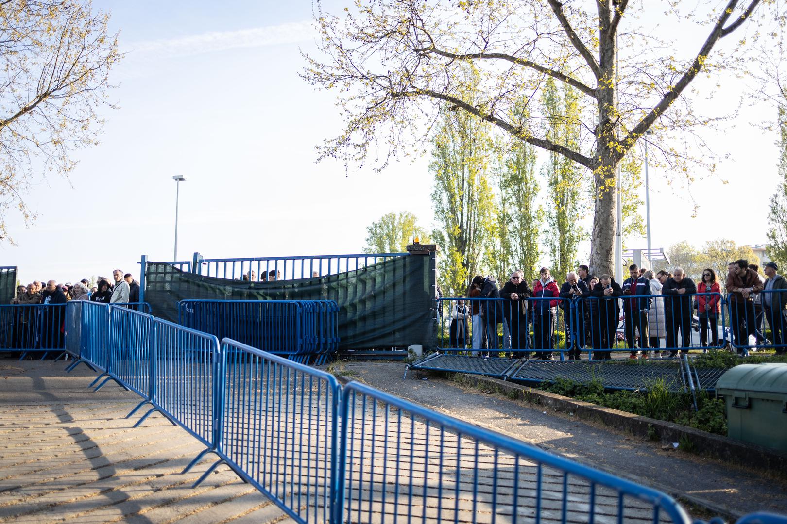 Kako su izvijestili iz PU zagrebačke, nalazni ured sukladno Zakonu o vlasništvu i drugim stvarnim pravima prima nađene stvari i čuva ih za onoga tko ih je izgubio iz posjeda odnosno za njezina vlasnika.