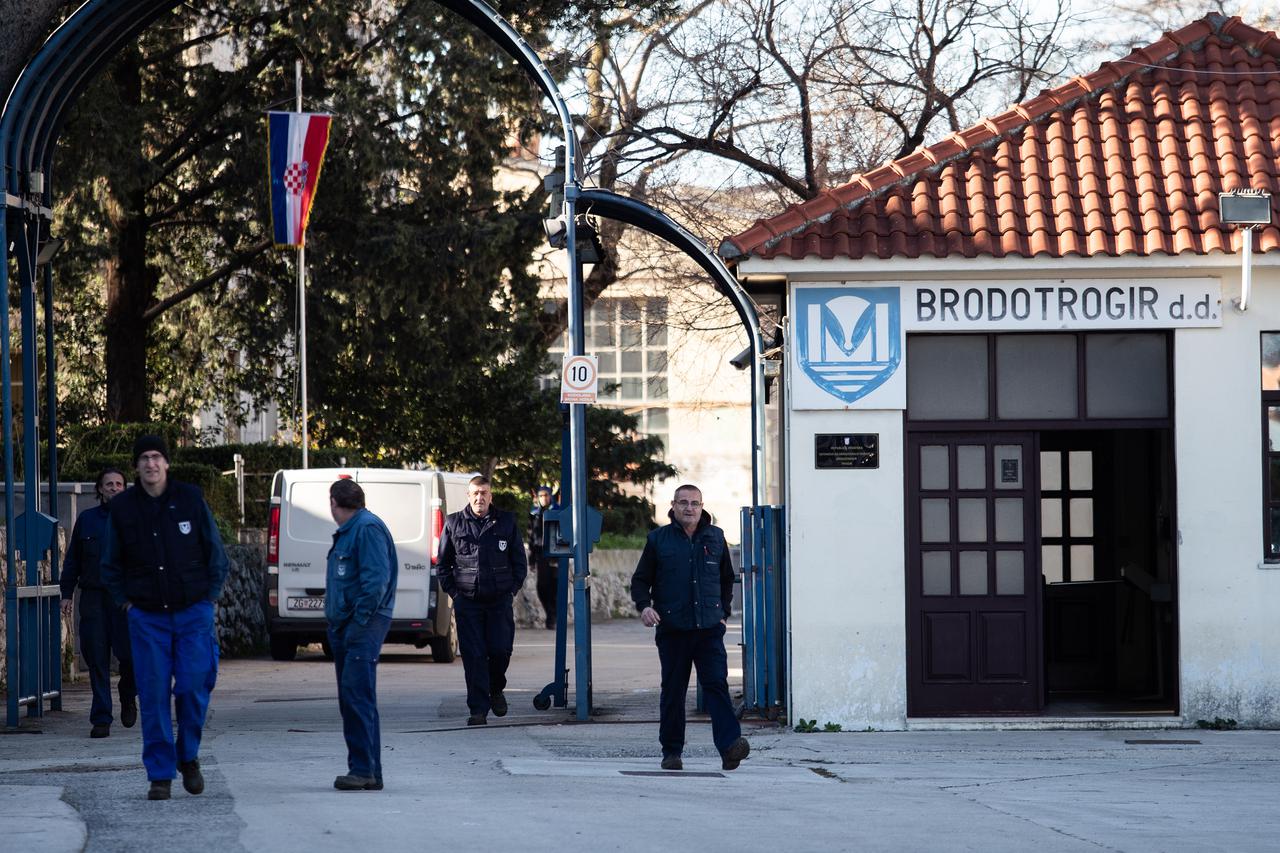 Trogir: Prosvjed radnika Brodotrogira zbog neisplaćenih plaća