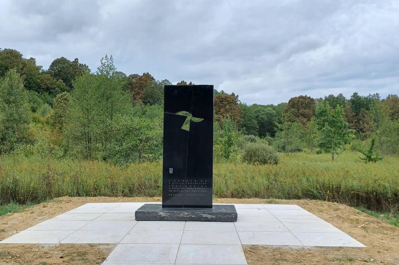 MAJUR - Spomen obilježje na masovnoj grobnici