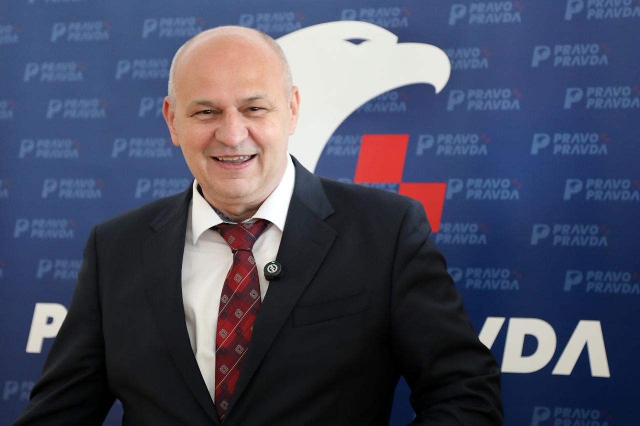 Šibenik: Konferencija za medije Mislava Kolakušića i Ivana Vilibora Sinčića