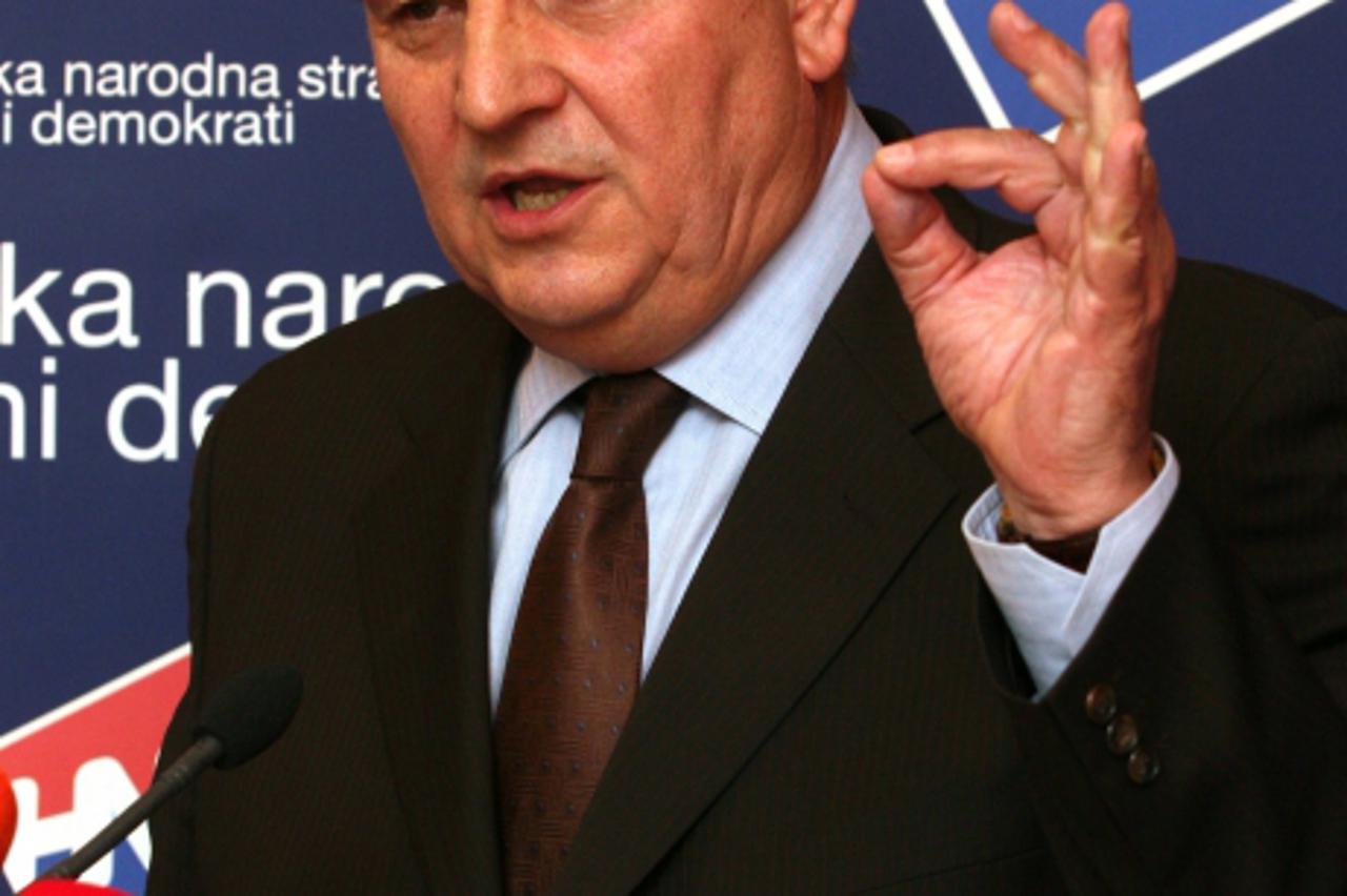 '20.04.2010., Zagreb - Radimir Cacic, sjediste HNS-a, press konferencija  . Photo: Zarko Basic/PIXSELL'