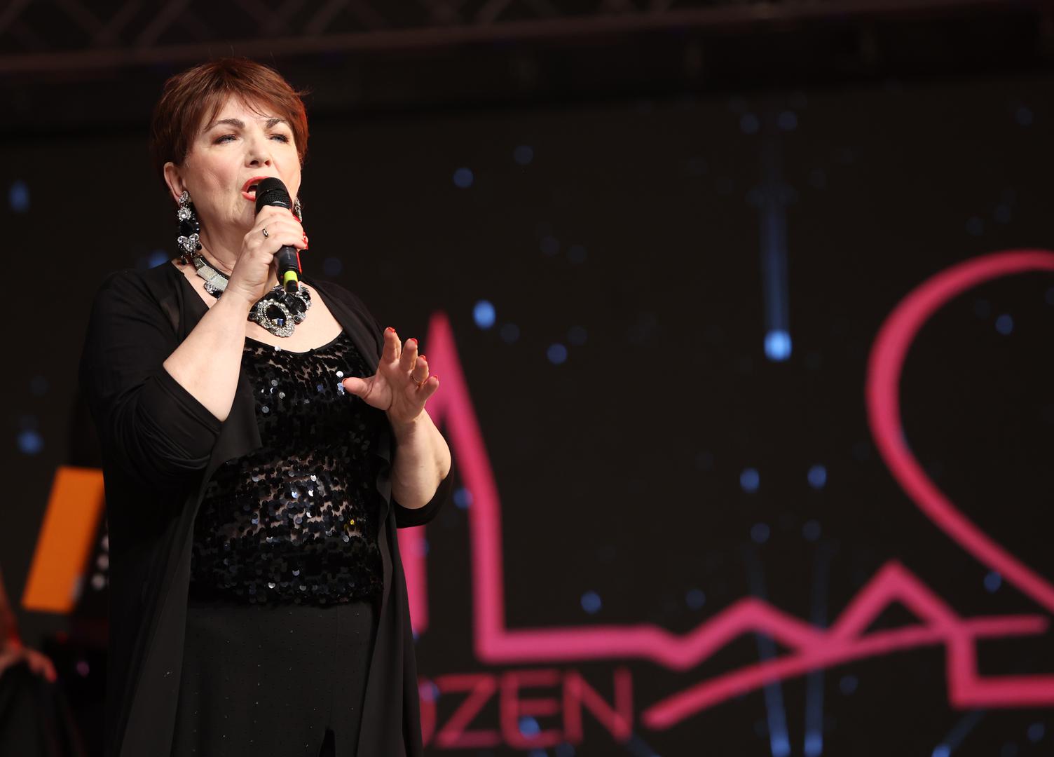 Zorica Kondža je otpjevala "Čaroliju" koja je bila hit festivala 2002. godine. 