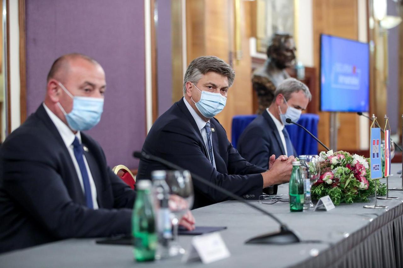 Zagreb: Zajednička sjednica Predsjedništva i Nacionalnog vijeća HDZ-a u hotelu Westin