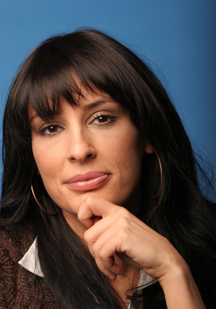  Zamijenivši Jelenu Rozgu, preuzela je mjesto u jednoj od najpopularnijih domaćih pop grupa, što joj je donijelo veliku pozornost. 