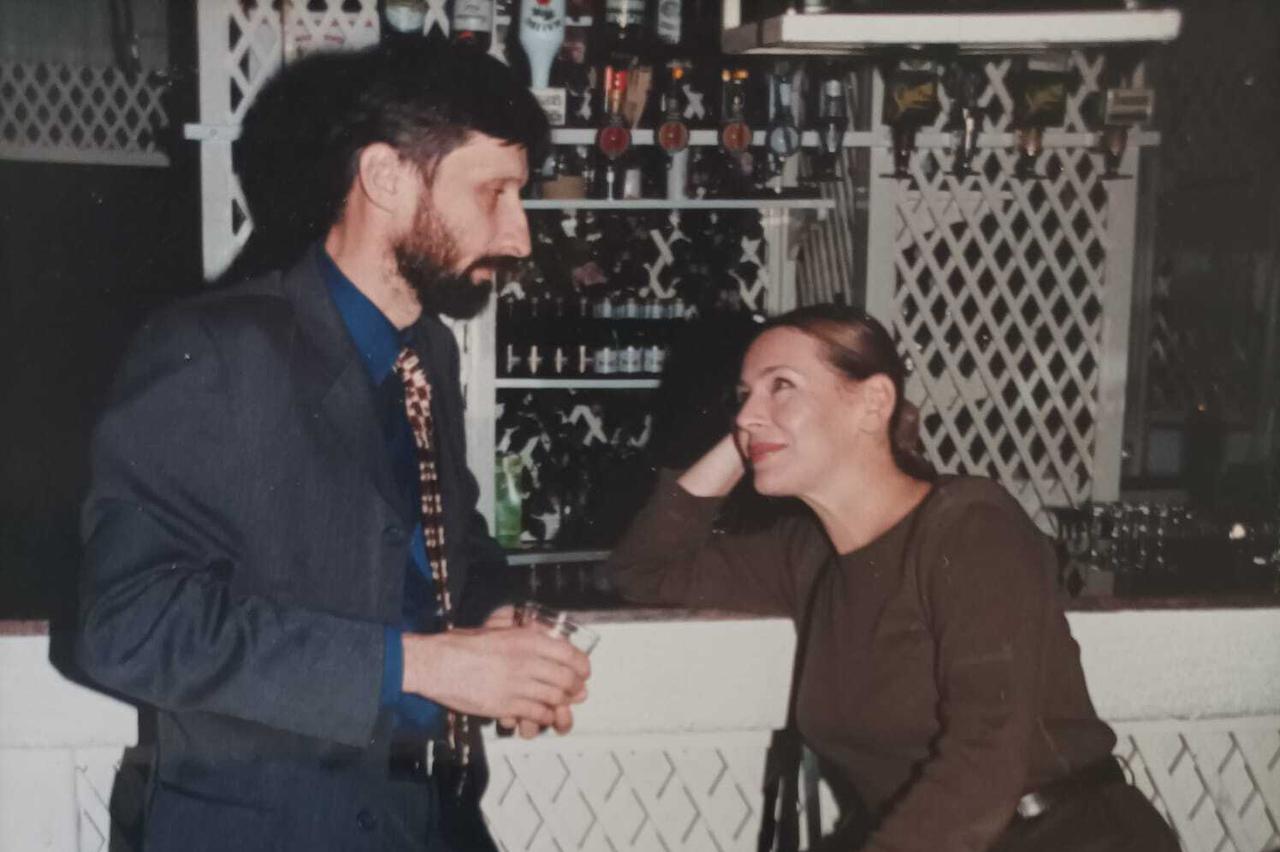 Miro Gavran sa suprugom Mladenom, glumicom, na šanku Saloona