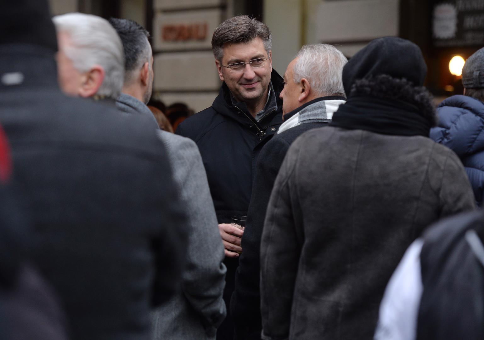 Od početka mandata, kada je nastupao kao europski orijentiran političar diplomatskog stila, do danas se mijenjao i njegov politički profil, dok su se tijekom desetljeća izmjenjivali izazovi, investicije i gospodarski pokazatelji.