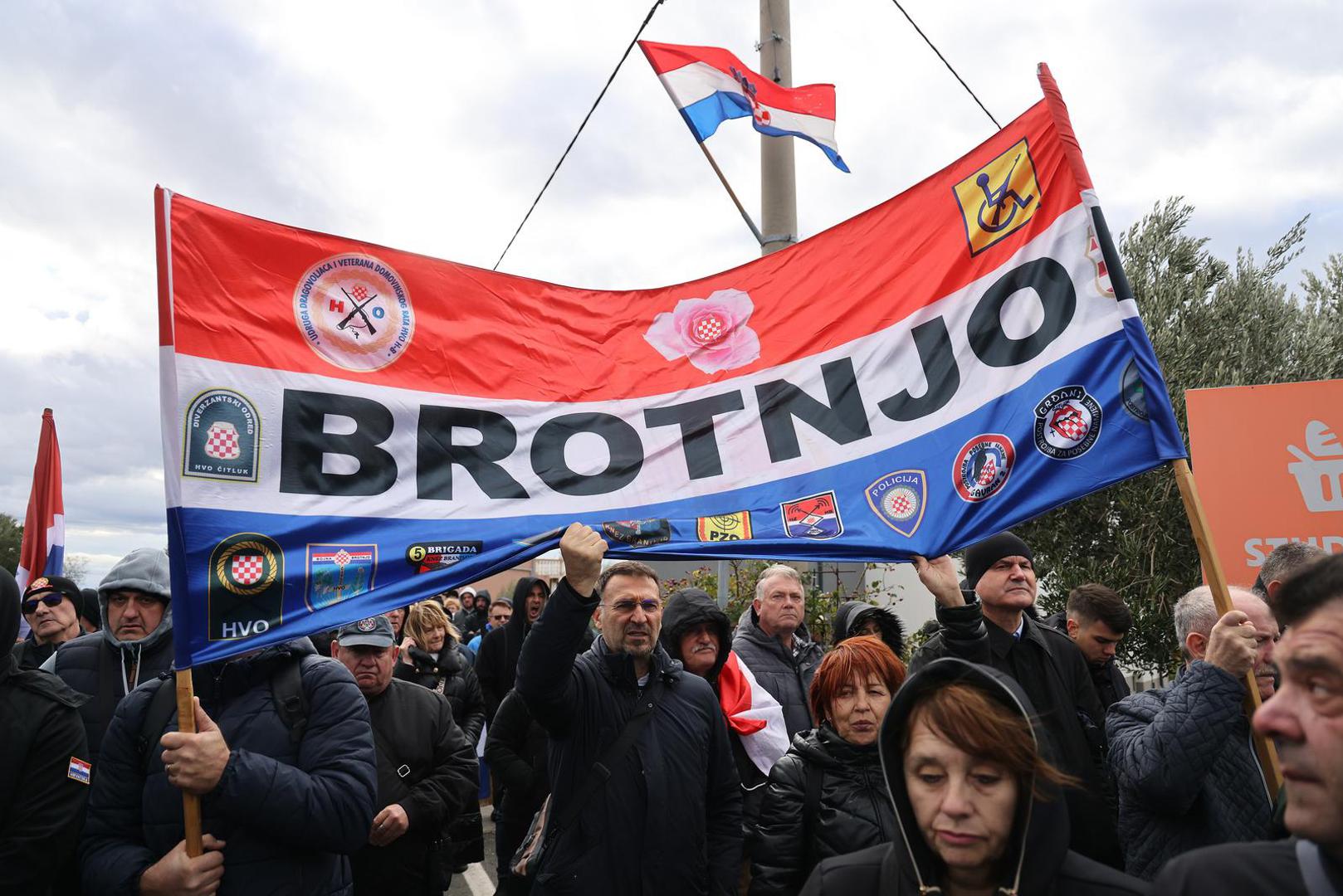 18.11.2025. Skabrnja -  Povodom obiljezavanja Dana sjecanja na zrtve Domovinskog rata i Dana sjecanja na zrtvu Vukovara i Skabrnje, izaslanici Predsjednika Republike i izaslanstvo Vlade  sudjelovali su na  programu obiljezavanja 34. obljetnice stradanja Skabrnje. Photo: Sime Zelic/PIXSELL