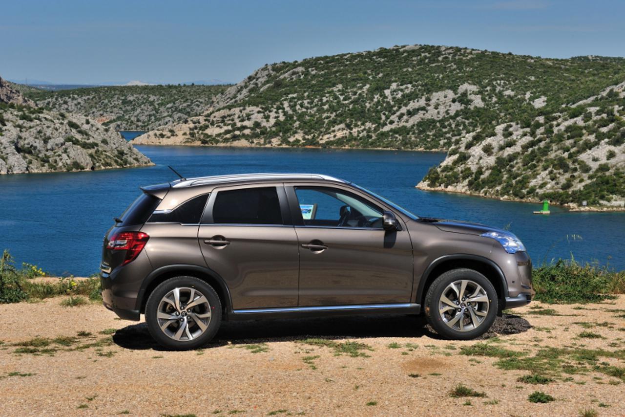 'C4Aircross01_nnn_aut_230512'