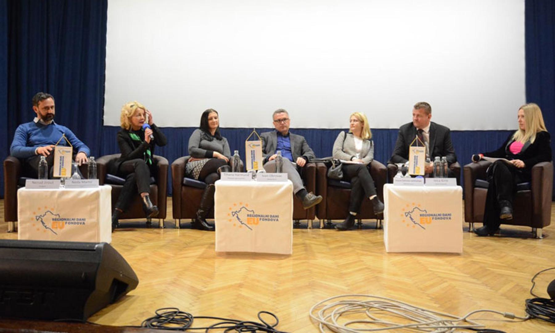 Sudionici panela: Nenad Jirouš, Polibox, Neda Martić, Tihana Harmund, Ivan Obrovac, Arijana Šafranko Salihćehajić, i Ivica Kirin, gradonačelnik Virovitice