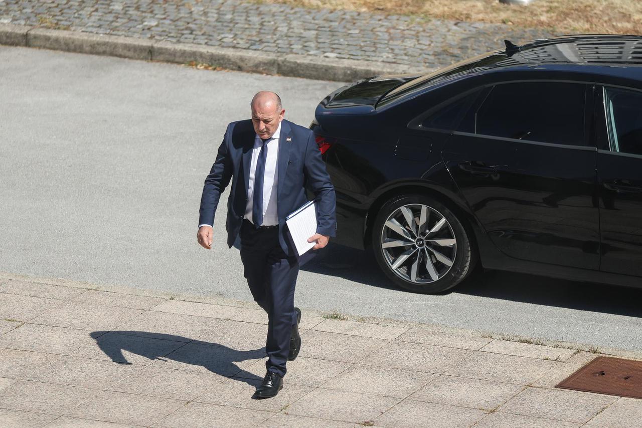 Zagreb: Dolazak na sjednicu Vlade RH u NSK
