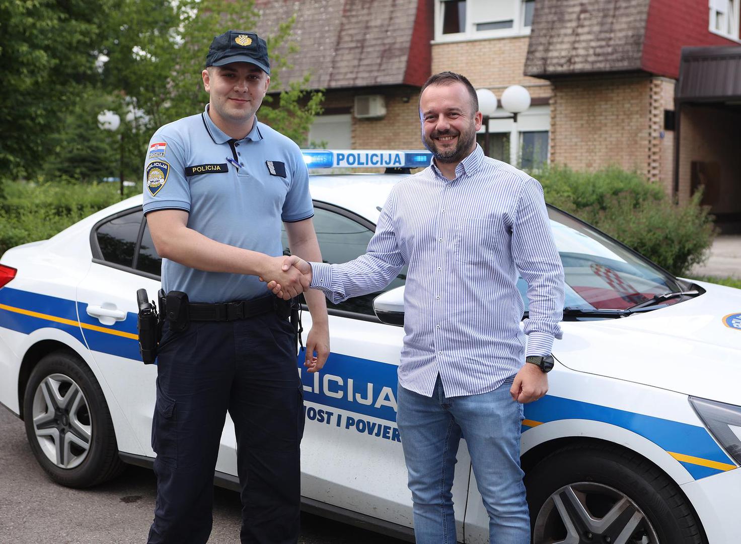 29.05.2023., Dugo selo - Ispred PP Dugo Selo razgovarali smo s policajcem Josipom koji je pod rotirkama pratio oca Kristian Tomic i rodilju do bolnice. Stigli su sigurno, a zena je 20 minuta kasnije rodila curicu. Photo: Marko Prpic/PIXSELL