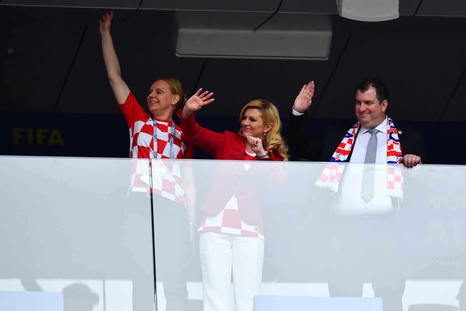 Finale Hrvatske i Francuske u Rusiji na stadionu Lužnjiki prati i hrvatska predsjednica Kolinda Grabar Kitarović.

