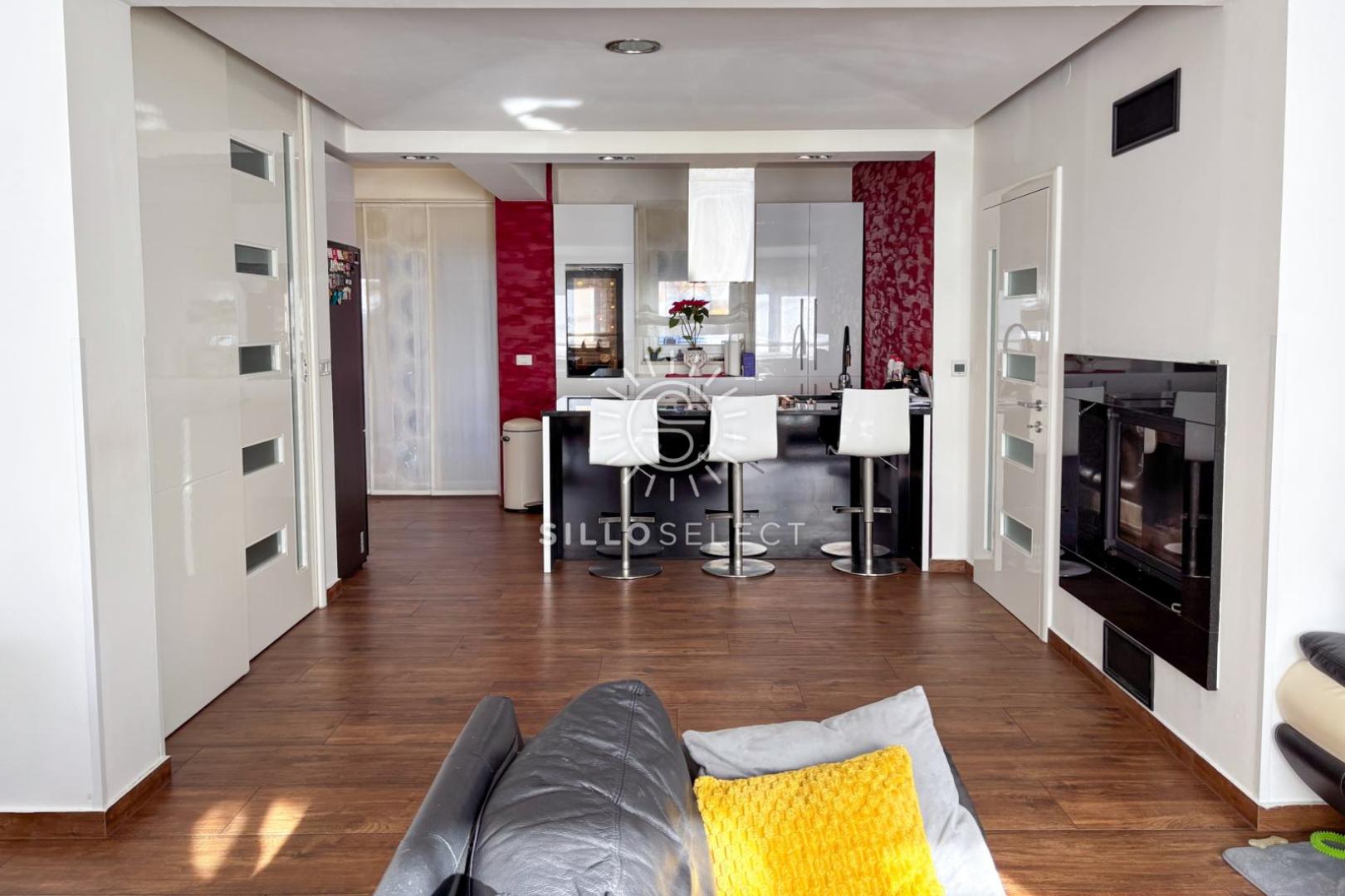 Lokacija je prometno povezana s ostatkom grada. Cijena nekretnine iznosi 699.000 eura, a više informacija o nekretnini možete vidjeti na Njuškalu. 