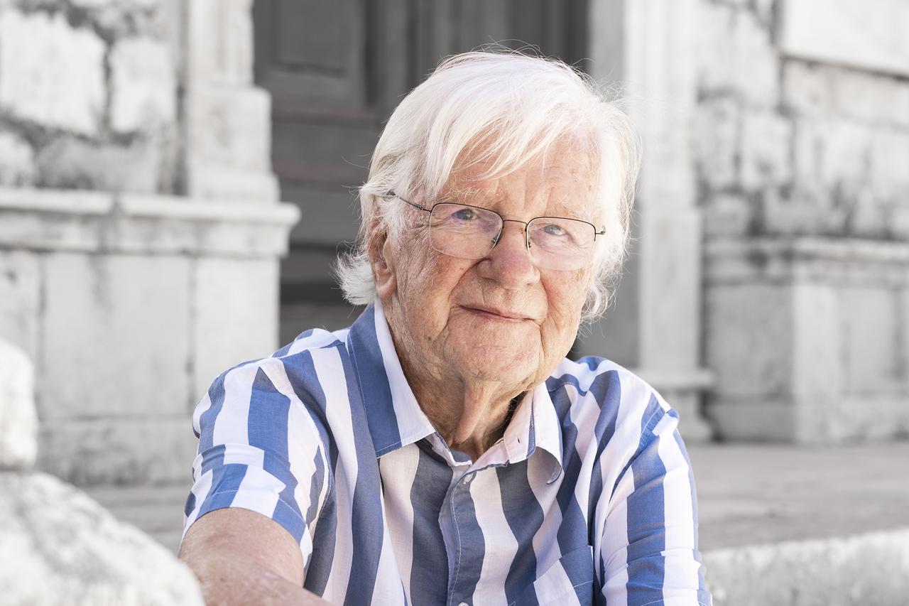 Stari Grad: TV voditelj Saša Zalepugin sa suprugom Tihanom