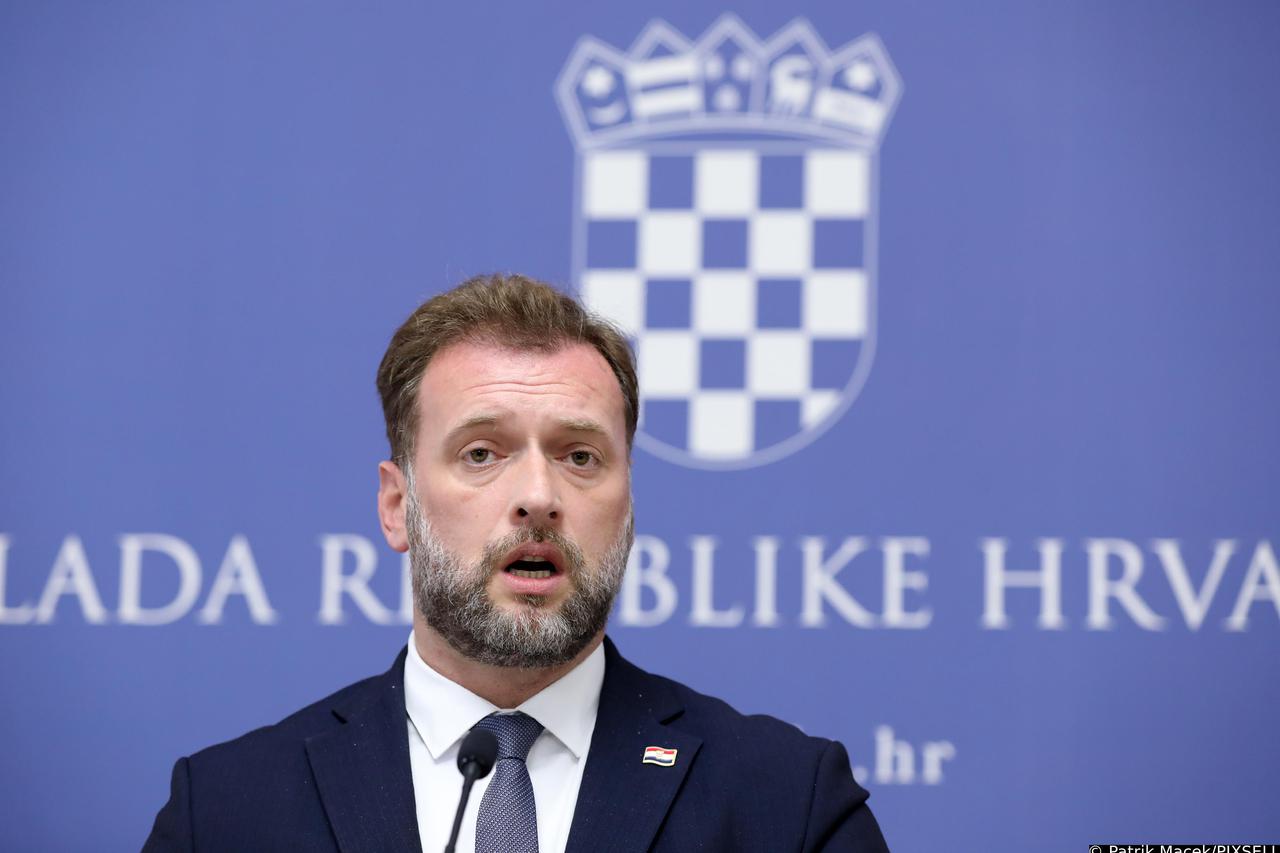 Ministar Banožić obratio se medijima nakon sastanka s Plenkovićem i generalima