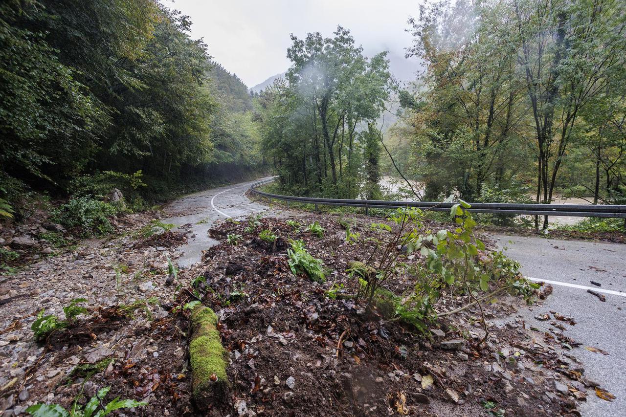 Zbog odrona zatvorena cesta od Broda na Kupi do Hrvatskog