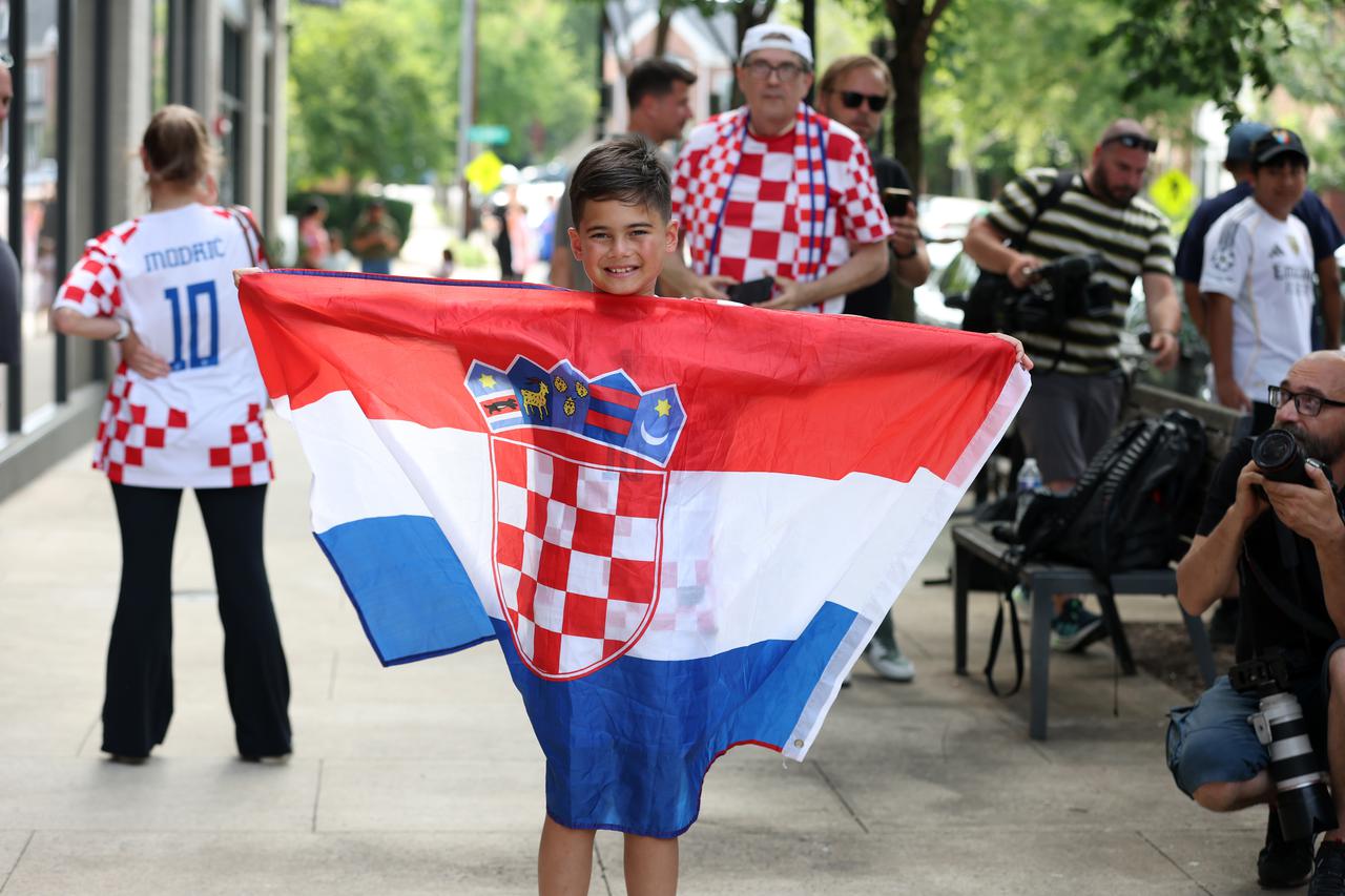 Alexandria: Doček hrvatske nogometne reprezetacije ispred hotela AKA