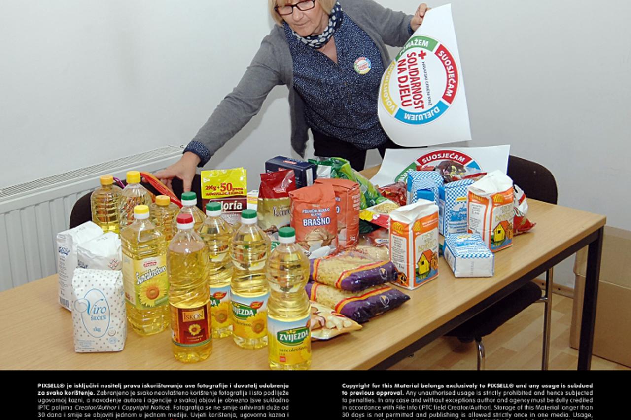 '17.10.2013., Sisak - U Gradskom drustvu Crvenog kriza pocetkom listopada zapocela je akcija Solidarnost na djelu koja ce trajati do kraja prosinca. Odvija se pod nazivom Pomozimo onima kojima je pomo