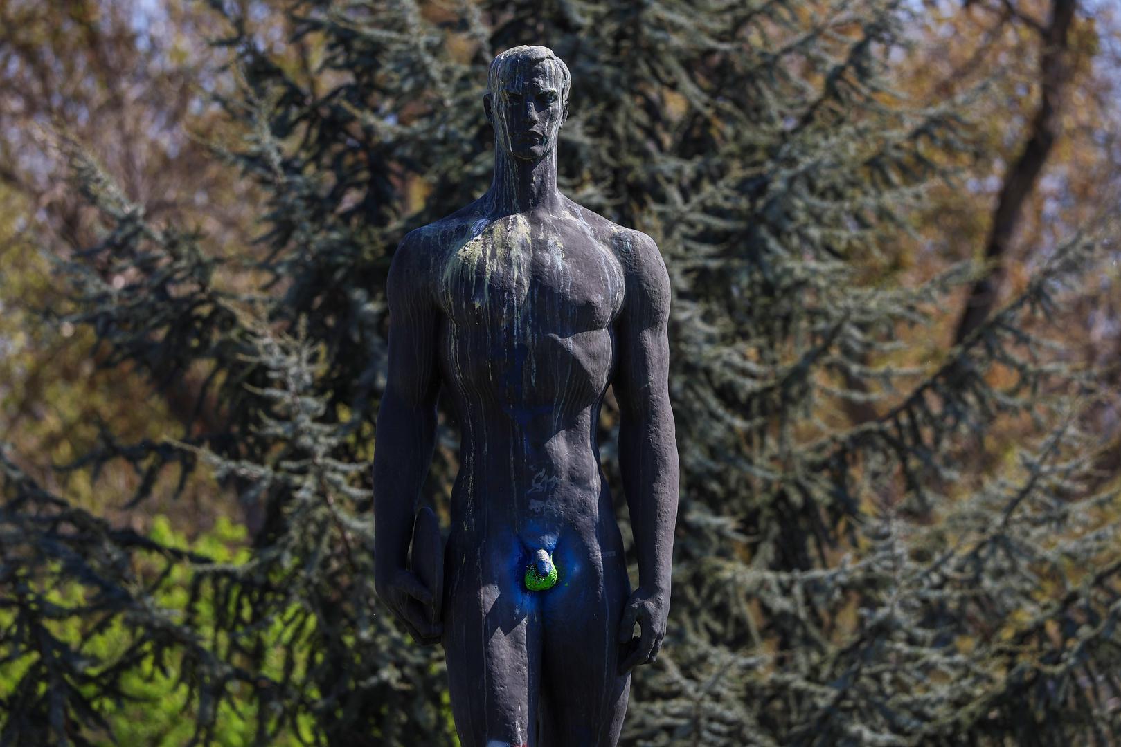 Eto i ove godine, s dolaskom uskrsnih blagdana, jedna zagrebačka “tradicija” ponovno je oživjela, povodom Uskrsa, međunožje kipa bacača diska ponovno je obojano.