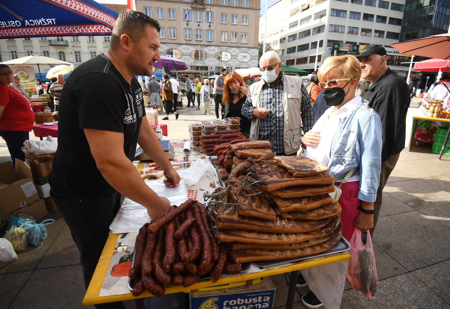 20.09.2020., Zagreb - Udruga hrvatskih trznica devetu godinu zaredom organizira na sredisnjem trgu u Zagrebu manifestaciju pod nazivom Dani hrvatskih trznica s ciljem promocije domaćih proizvoda koji se nude na trznicama diljem Hrvatske. Photo: Marko Lukunic/PIXSELL