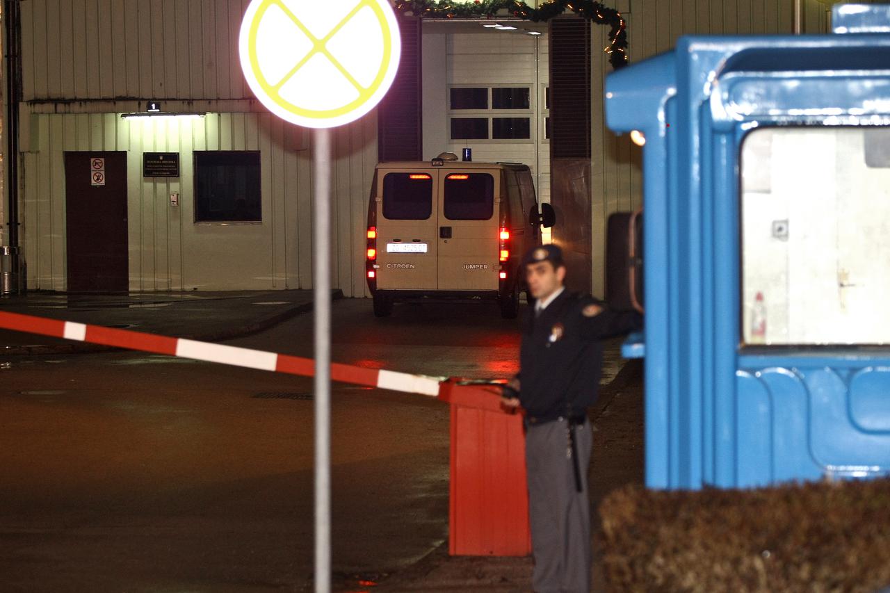 Zagreb: Policijsko vozilo na ulazu u zatvor Remetinec, ilustracija