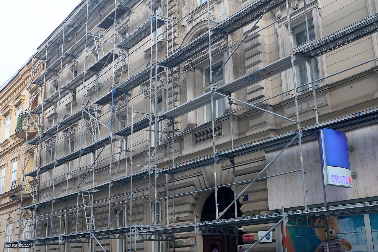 Zagreb: U Berislavićevoj otpadaju dijelovi pročelja