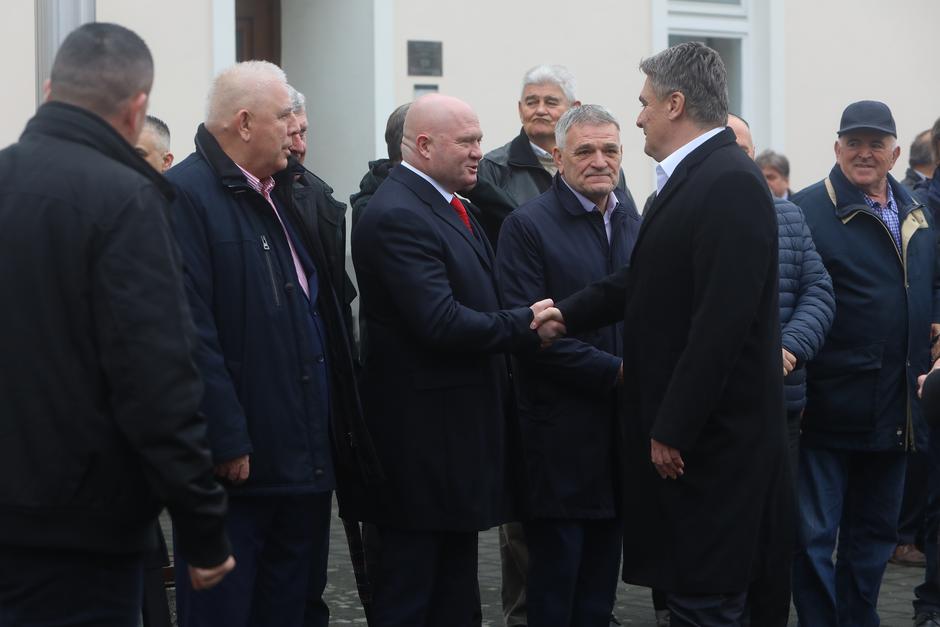 Ogulin: Predsjednik RH Zoran Milanović položio vijenac poginulim braniteljima