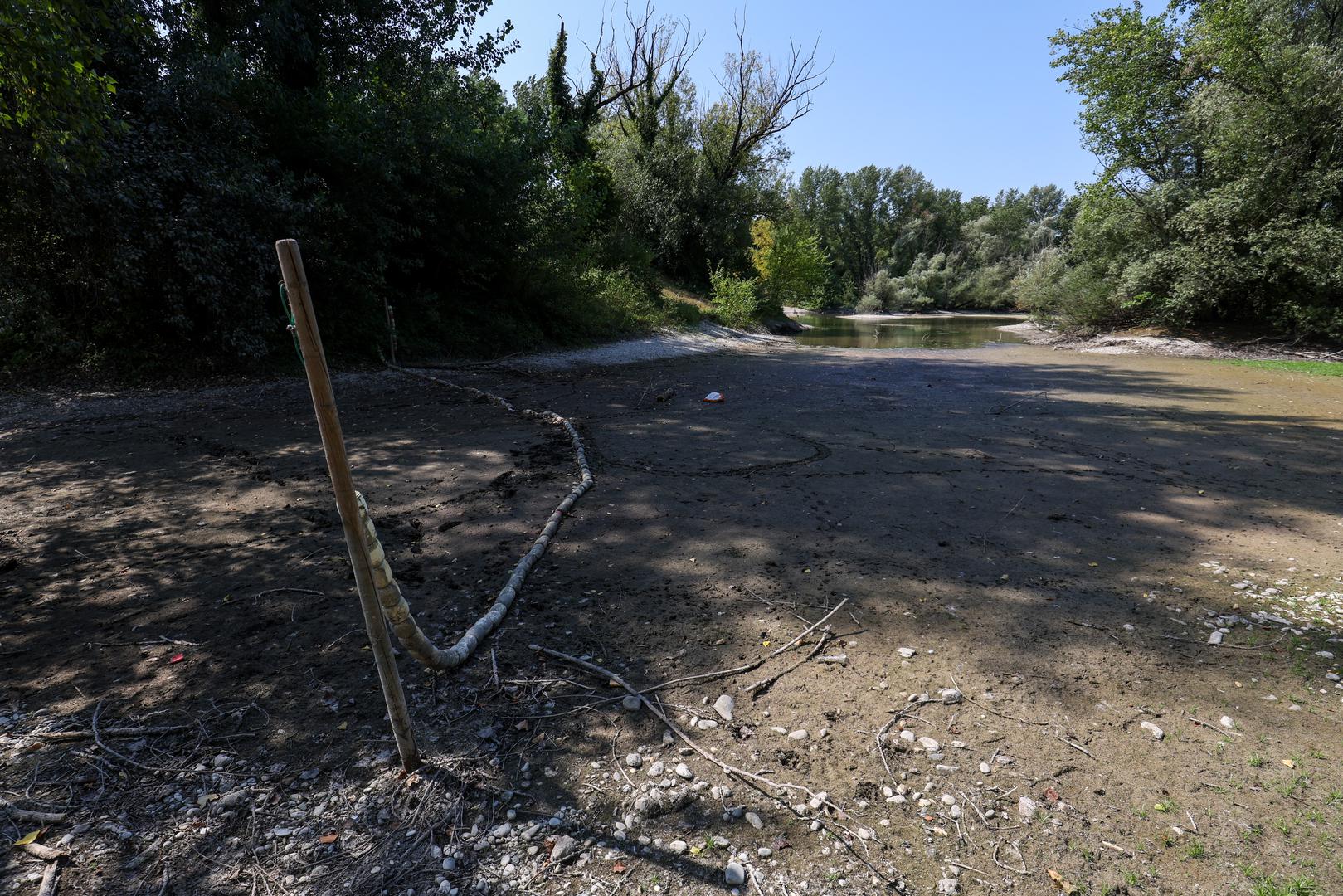 Malo jezero, inače, nije namijenjeno kupanju. 