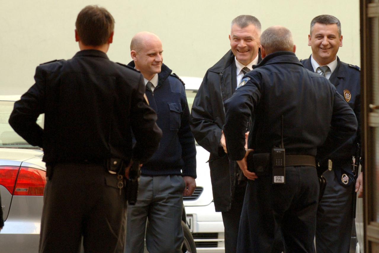 'crna.....zagreb...27.03.2007. zupanijski sud - hrvoje petrac foto: marko lukunic'