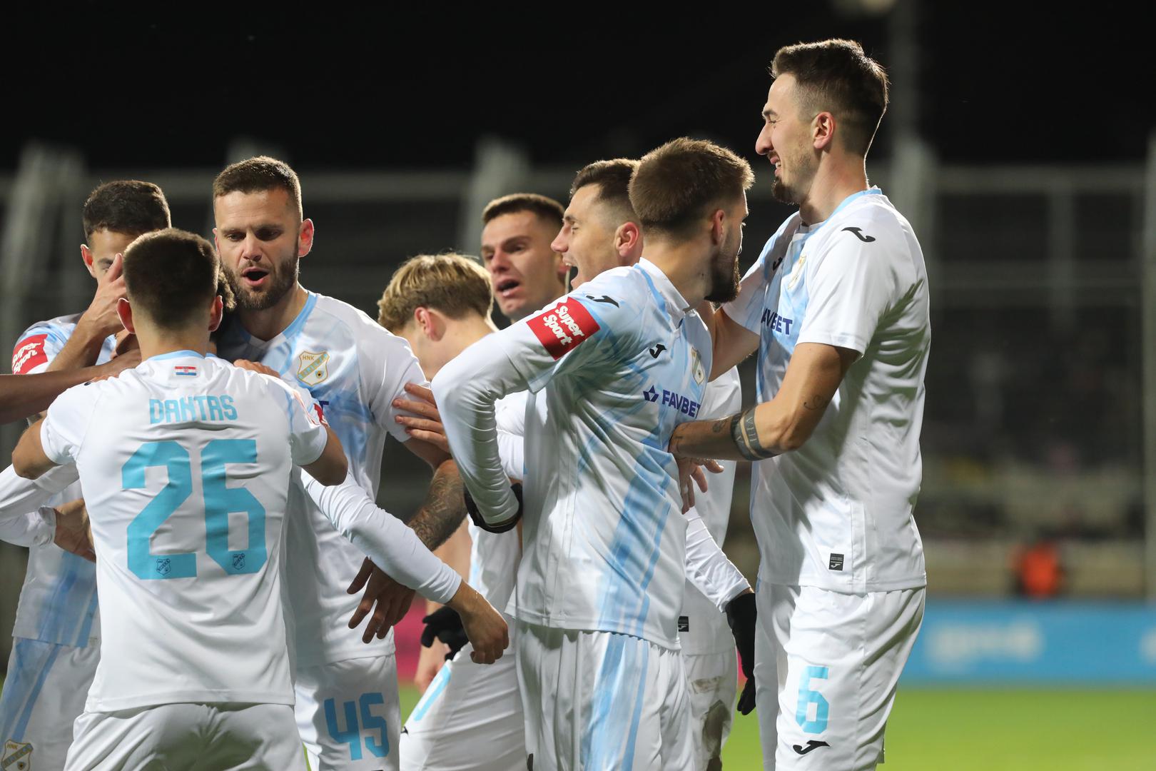 Nogometaši Rijeke svladali su na svom terenu Hajduk u 14. kolu HNL-a i nanijeli Bijelima najteži poraz ne samo u Jadranskom derbiju, već općenito u HNL-u.