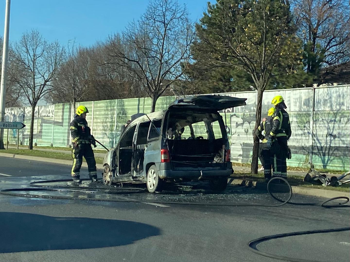 Požar se dogodio kod sjevernog kraja u smjeru zapada, između Fallerovog šetališta i Ulice Dragutina Golika.