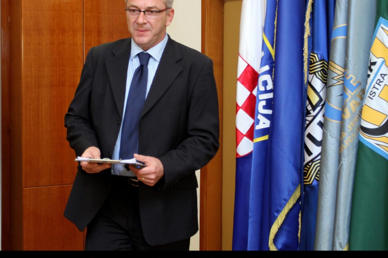 '21.10.2012., Zagreb, - Ranko Ostojic, ministar unutarnjih poslova dao je izjavu za javnost o prisluskivanju ljudi. Photo: Anto Magzan/PIXSELL'