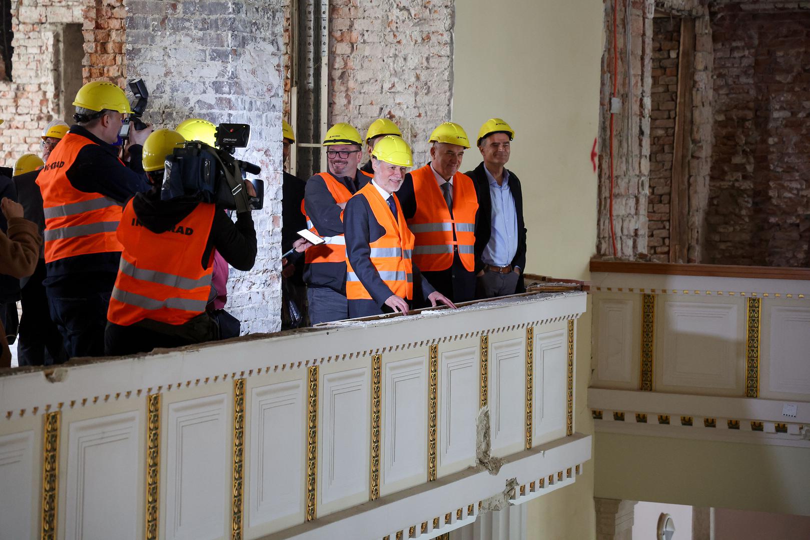 "Imat ćemo i jedan dio zgrade za naše mlade, koji imaju posebni afinitet za bavljenje politikom, radi se o sobama gdje će moći učiti u Hrvatskom saboru, vježbati govore, a imat će i klupe u kojim će moči glasovati, dakle riječ je o edukativnom dijelu", kazao je predsjednik Sabora