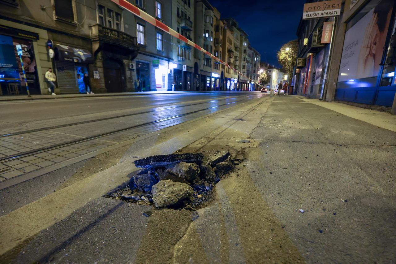 U centru Zagreba vozač pokosio stupiće, ozlijeđen pješak