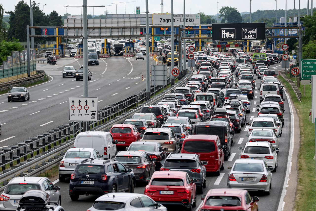 Zagreb: Gužve na naplatnim kućicama u Lučkom prema moru