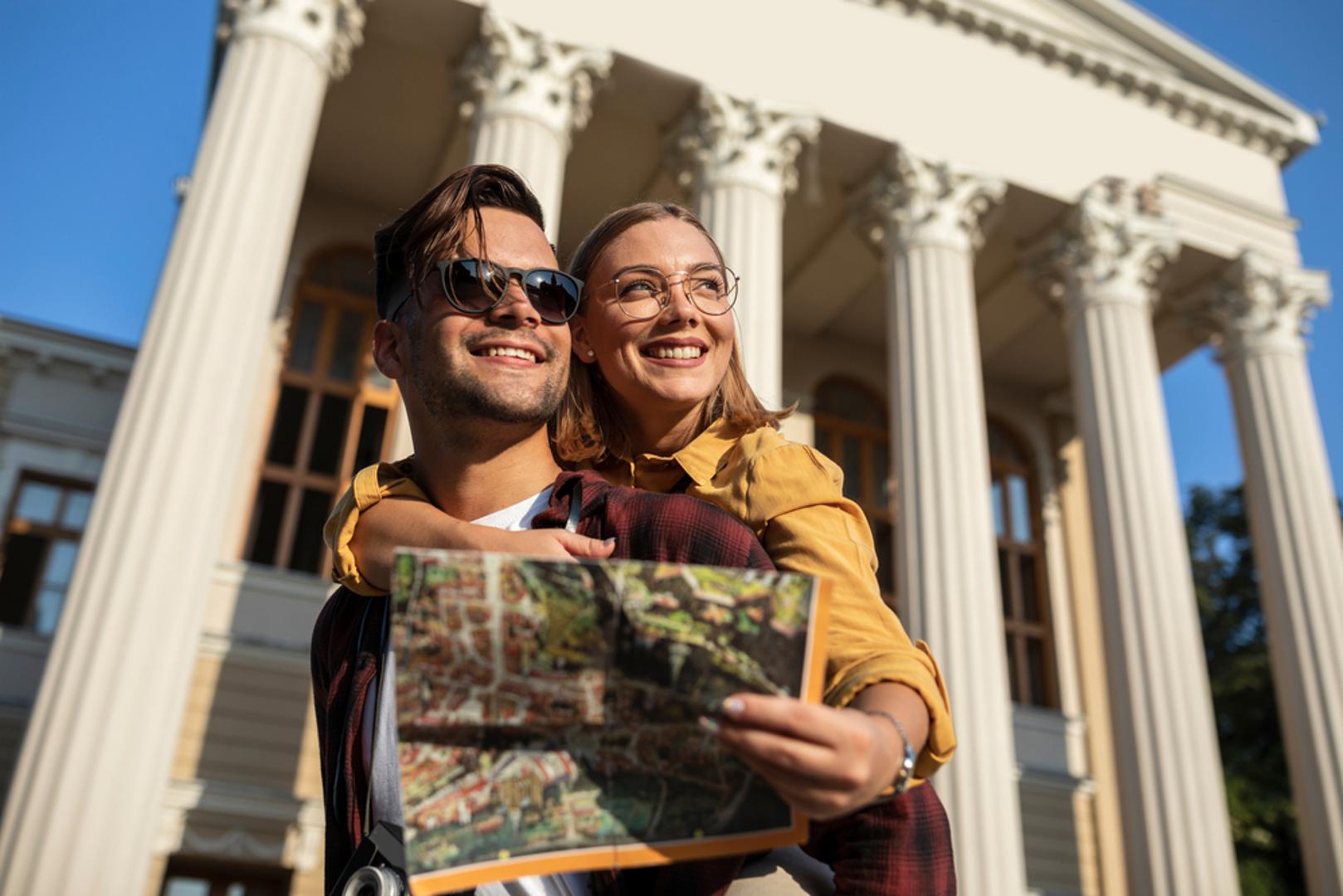 Vodenjak: Pod vladavinom Urana, planeta revolucije i ekscentričnosti, Vodenjaci vole neobične i nekonvencionalne spojeve. Posjet znanstvenom muzeju, odlazak na konvenciju stripova ili planetarij savršeno će odgovarati njihovoj znatiželjnoj prirodi. Budući da su humanitarci, mogli bi uživati i u volontiranju.