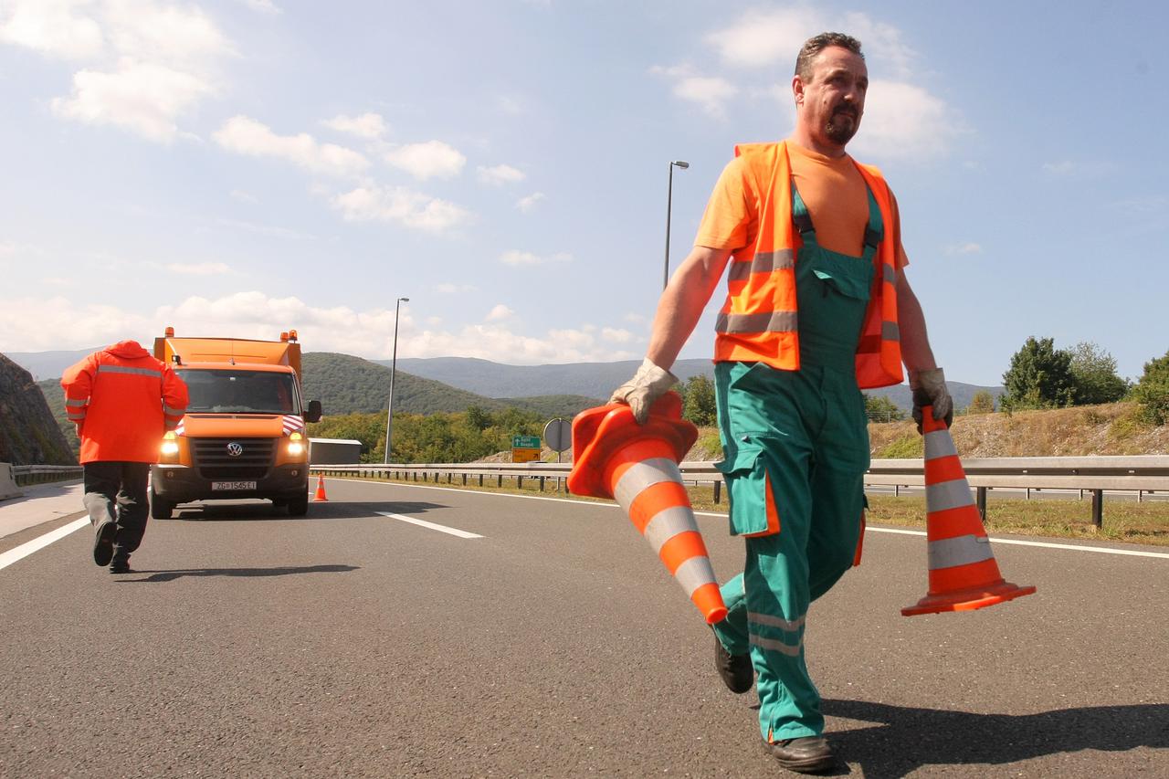 29.08.2013., Brinje - Jedinica ophodnje Hrvatskih autocesta Brinje. Tijekom svog radnog dana minimalno dva puta obidju cijelu dionicu autoceste te se brinu za sto sigurniji promet. Photo: Dino Stanin/PIXSELL