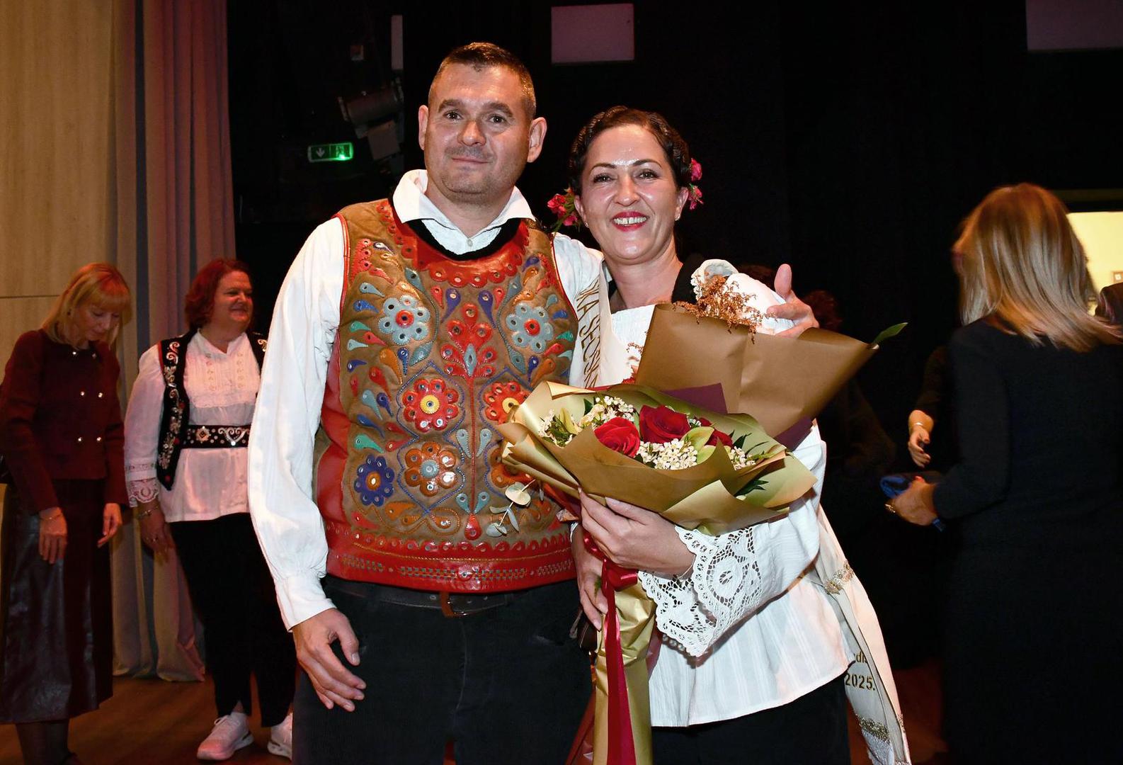 11.10.2025., Nova Gradiska - Aleksandra Zajac, predstavnica Vukovarsko-srijemske zupanije, proglasena je najuzornijom hrvatskom seoskom zenom u 2025. godini. Titulu druge pratilje ponijela je Katica Katusa, a titulu prve pratilj Danijela Jakopovic. Photo: Ivica Galovic/PIXSELL