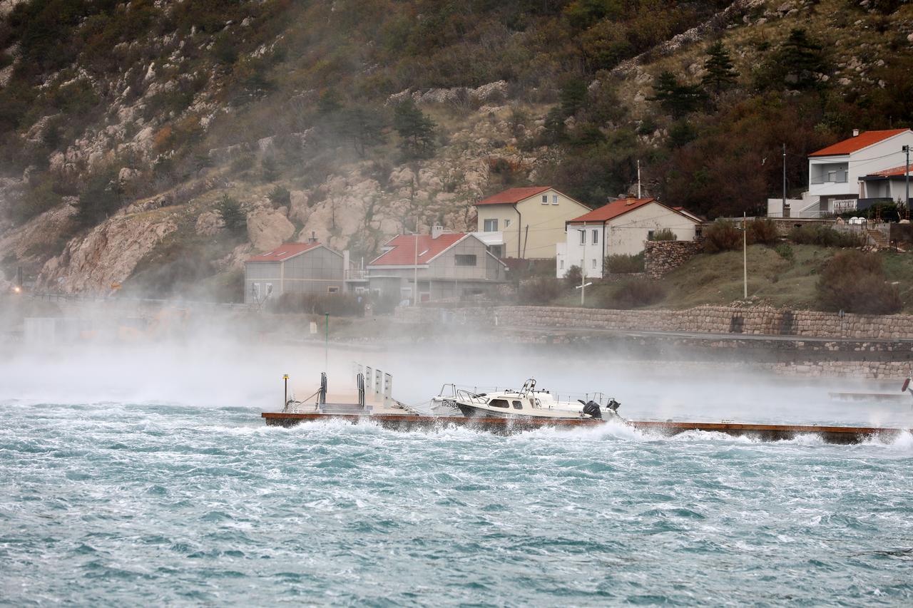 Rijeka: Problemi zbog olujne bure na rije?kom podru?ju