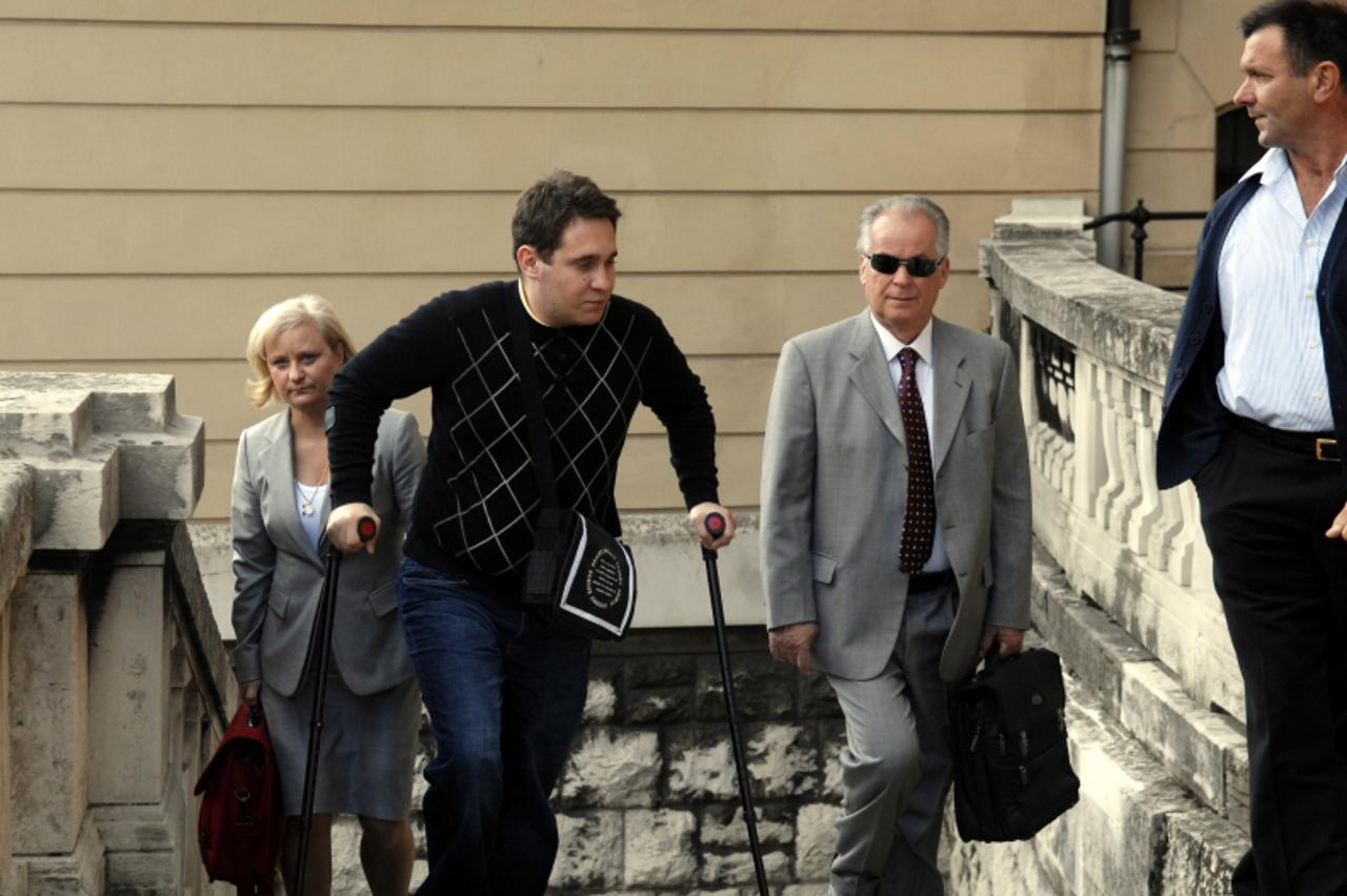 '09.05.2011. Rijeka, Dolazak na raspravu Miroslava Maskarina u pratnji oca i odvjetnika. Photo: Goran Kovacic/PIXSELL'