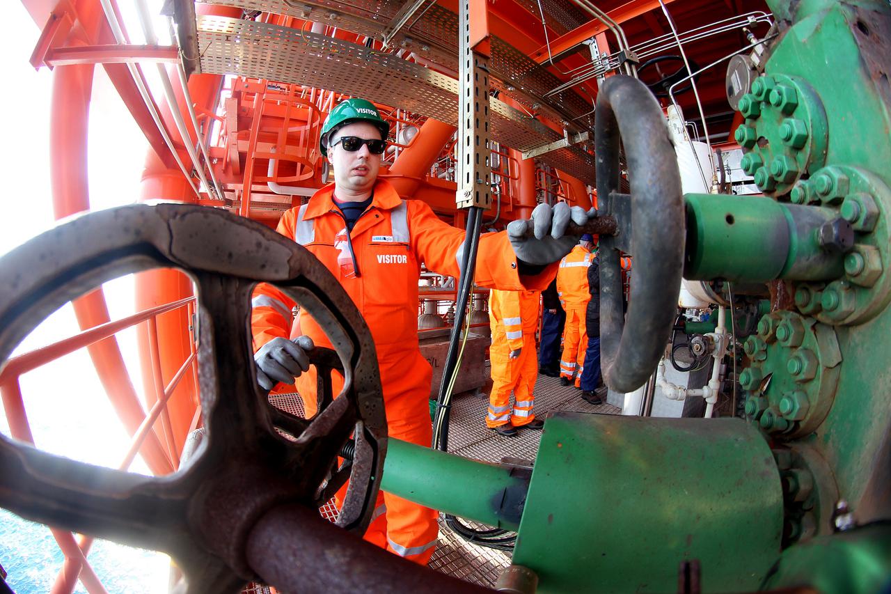 13.03.2015, Pula - U medjunarodnim vodama sjevernog Jadrana, na samoj pomorskoj granici Hrvatske i Italije, nalazi se i jedna od najvecih plinskih platformi u tom podrucju. Plinska platforma Annamaria A udaljena je 455 km od Pule, a na njoj INA i AGIP eks