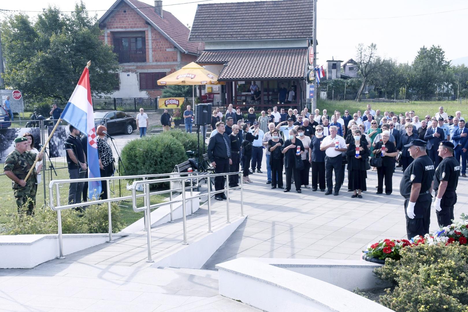 16.09.2020., Petrinja - Sredisnja manifestacija Dana sjecanja na stradanje Petrinje i Petrinjaca u Domovinskom ratu odrzana je kod spomen obiljezja Predragu Matanovicu gdje su brojna izaslanstva polozila vijence i zapalila svijece. 
Photo: Nikola Cutuk/PIXSELL