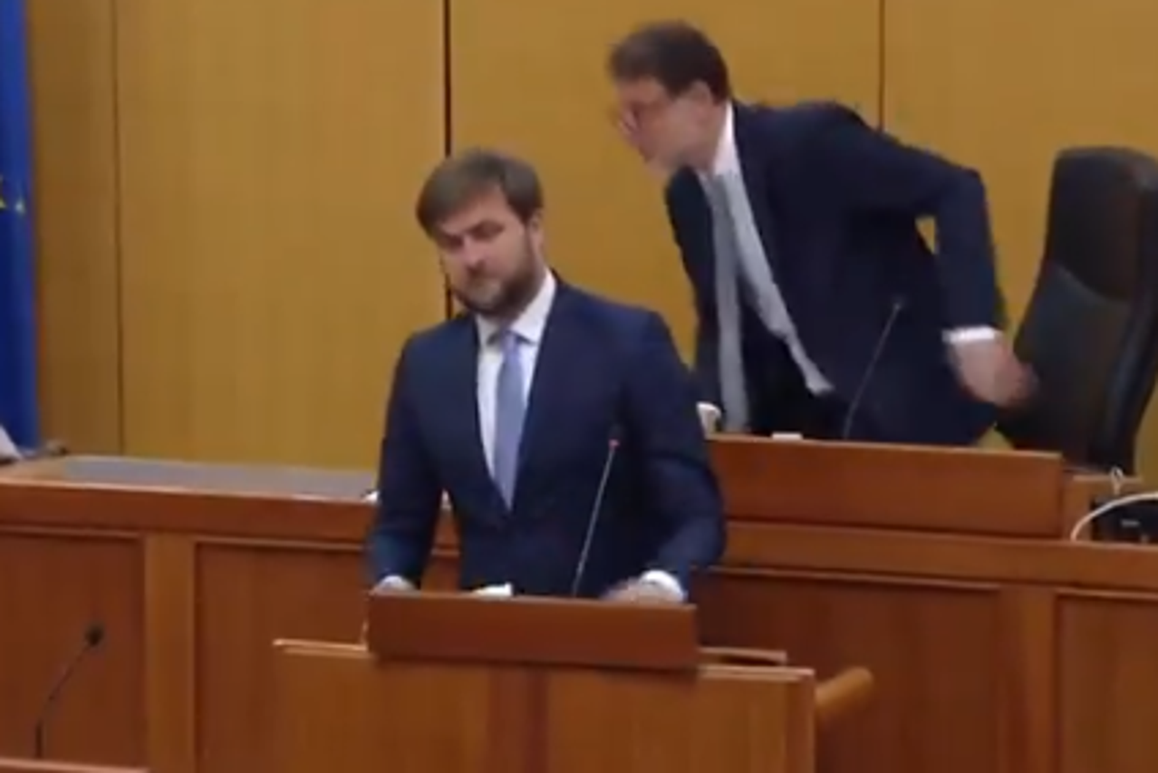 Sabor unatoč današnjem potresu nastavio zasjedati