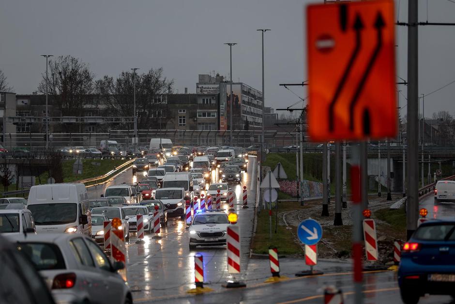Zagreb: Zbog radova na Jadranskom mostu stvaraju se gužve na prometnicama